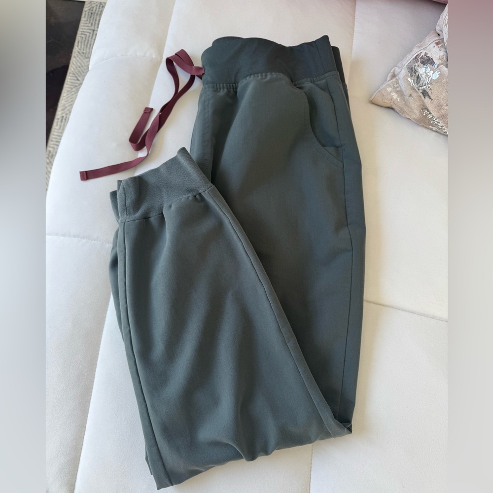 Women’s Bonsai Zamora High-Waisted-Petite Jogger Scrub Pants